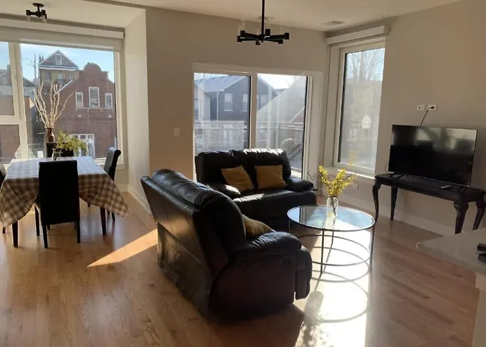 Renovated 3 Bedroom Downtown Pilsen