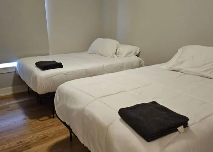 Renovated 3 Bedroom Downtown Pilsen Apartment Chicago